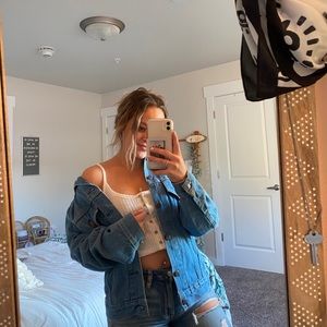 Levi denim jacket (s/m)